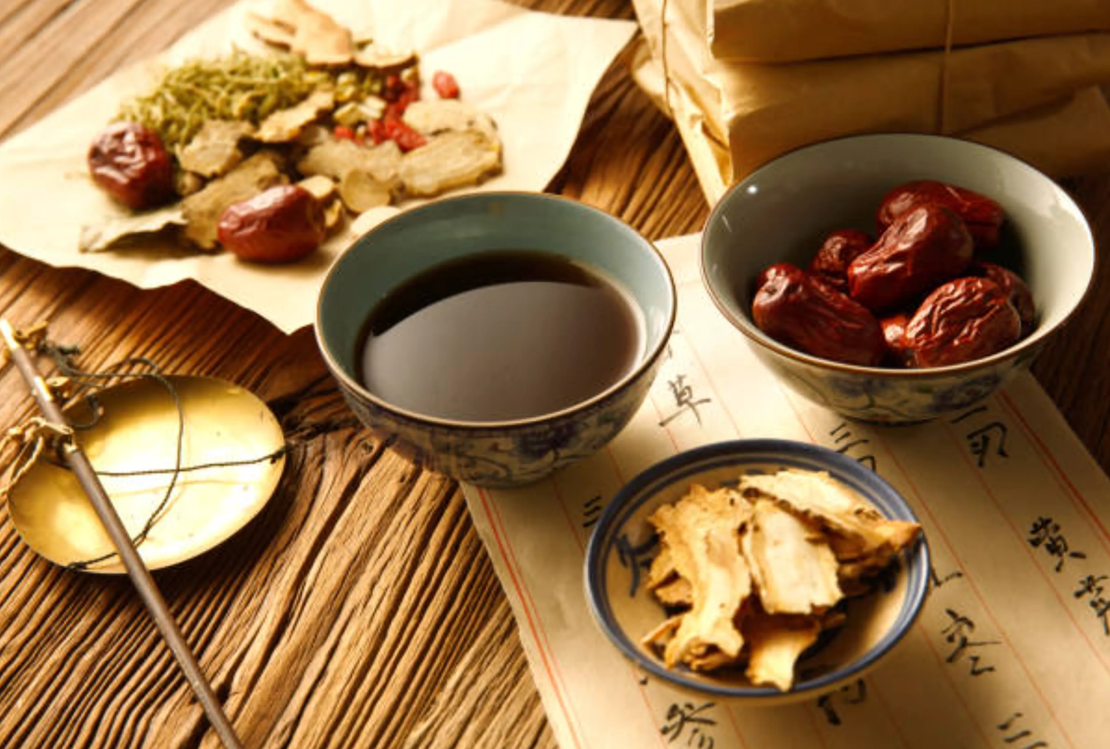 82e73003-2386-4aa8-975b-2d83aed2752d 1 (2) A table with bowls of food and cups on it.